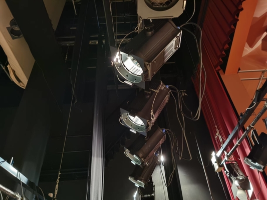 300W LED CRI95 φωτισμός σκηνής RGBALC 6 σε 1 αυτοματοποιημένο zoom Fresnel Spot Light με σύστημα διαχείρισης χρωμάτων
